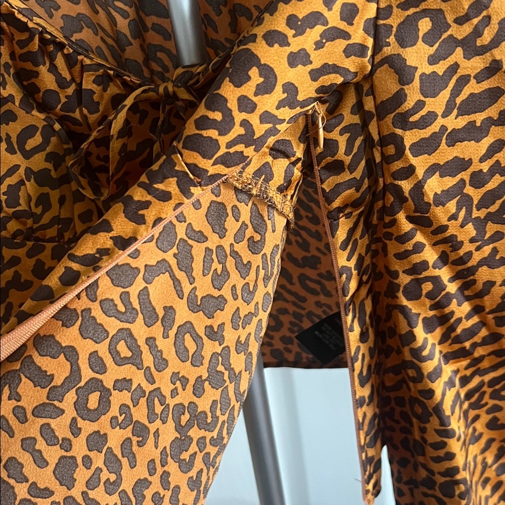 Lulus Burt orange leopard print top size S - Picture 9 of 12